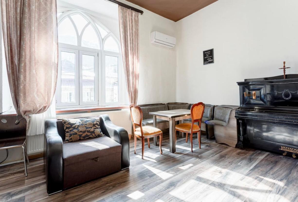 Central Location King Size Bed 第比利斯 外观 照片
