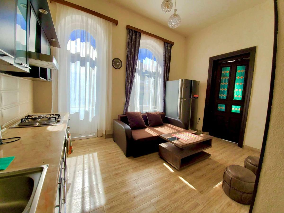 Central Location King Size Bed 第比利斯 外观 照片