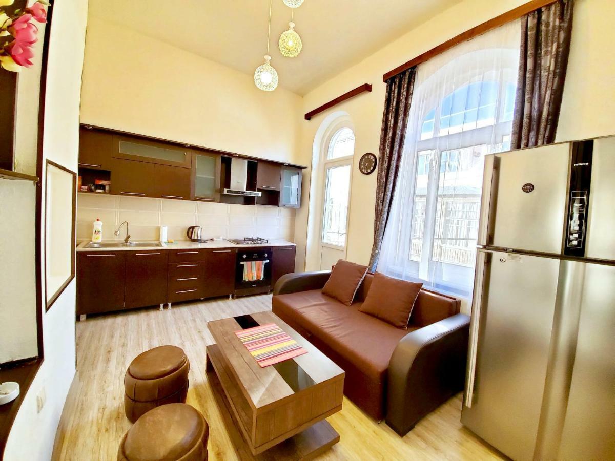 Central Location King Size Bed 第比利斯 外观 照片